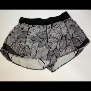 Lululemon Hotty Hot Shorts - Dottie Tribe (2017)